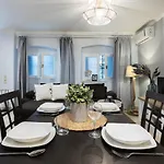 Iv Maisonette アパート