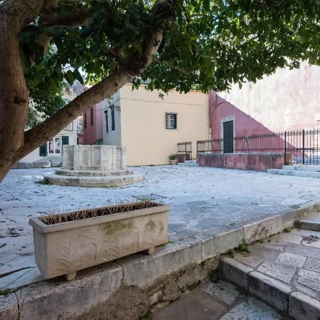 Iv Maisonette Апартаменты