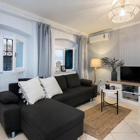 Iv Maisonette